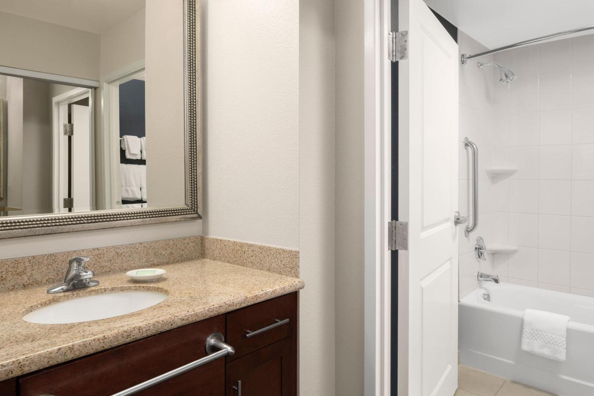 Residence Inn Newport News Airport Экстерьер фото