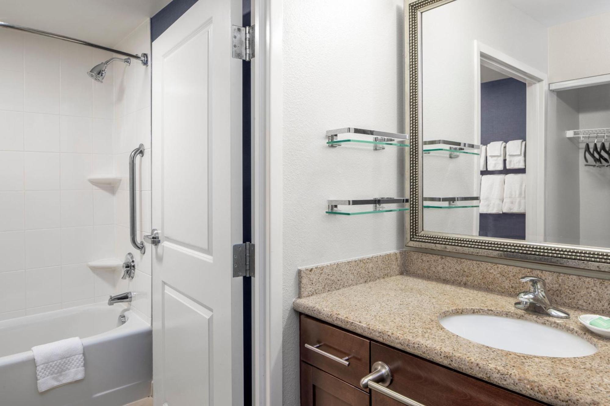 Residence Inn Newport News Airport Экстерьер фото